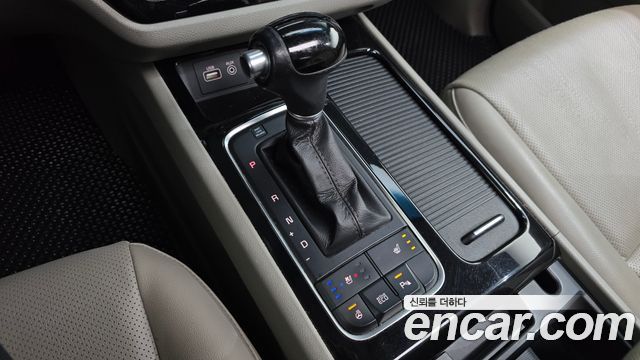 Kia Canival 2015 — photo 9