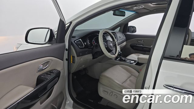 Kia Canival 2015 — photo 10
