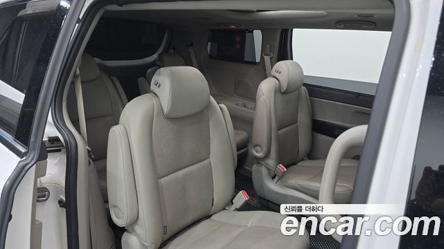 Kia Canival 2015 — photo 11