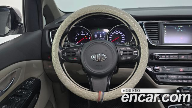 Kia Canival 2015 — photo 15