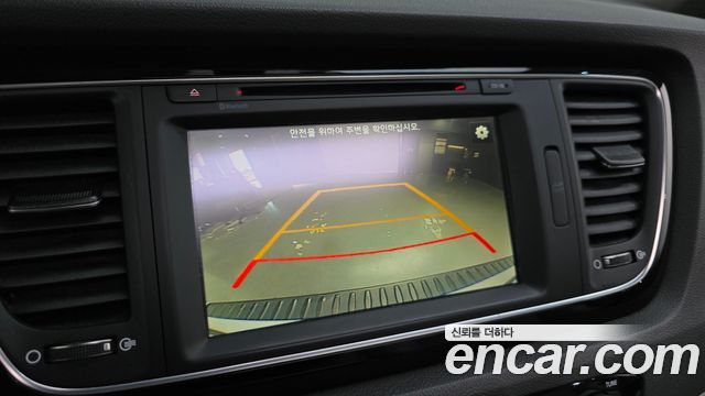 Kia Canival 2015 — photo 16