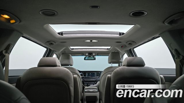 Kia Canival 2015 — photo 17