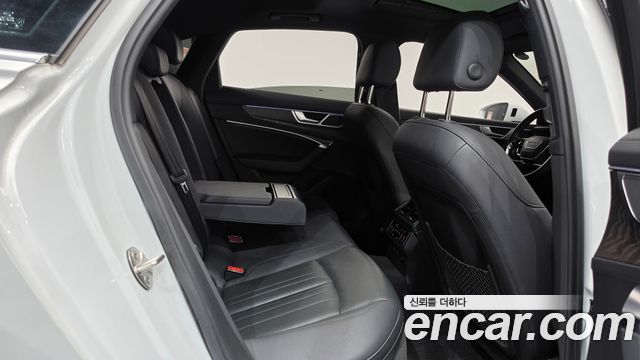 Audi A6 2022 — photo 17