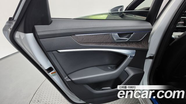 Audi A6 2022 — photo 15