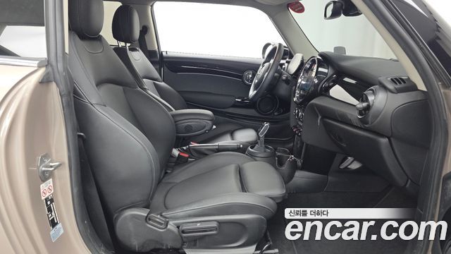 Mini Cooper 2023 — photo 17