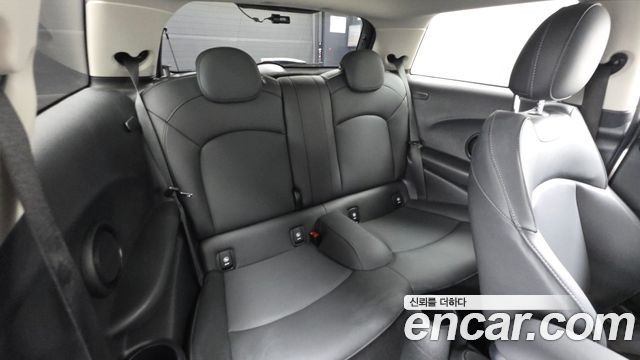 Mini Cooper 2023 — photo 18