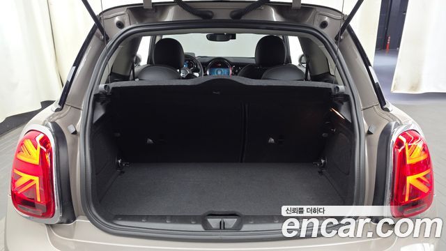 Mini Cooper 2023 — photo 26