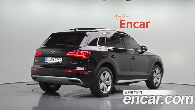 Audi Q5 2020 — photo 2