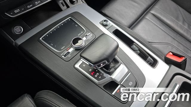 Audi Q5 2020 — photo 12