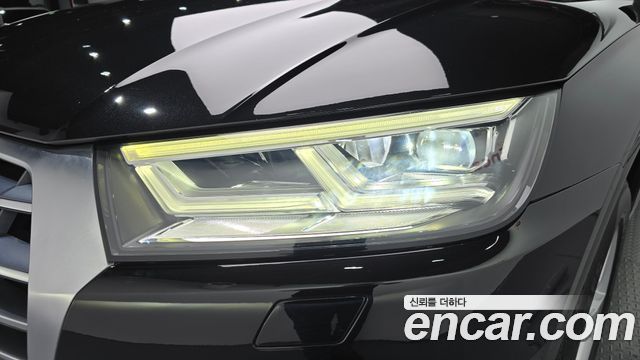 Audi Q5 2020 — photo 8