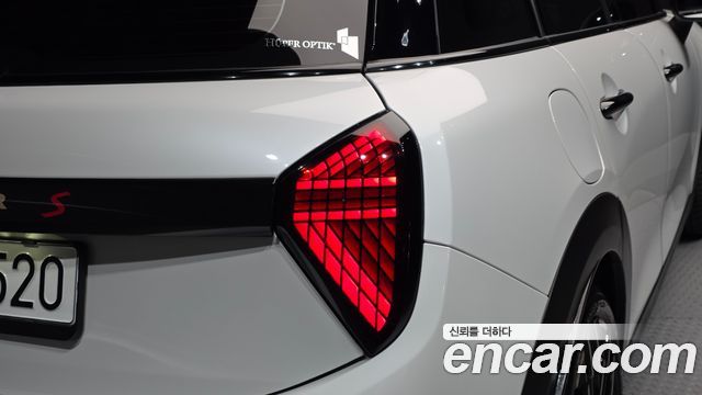 Mini Cooper 2025 — photo 9