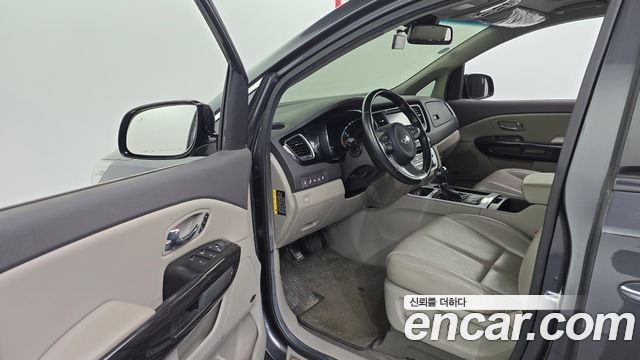 Kia Canival 2016 — photo 10