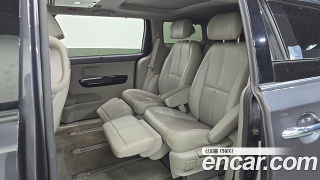 Kia Canival 2016 — photo 11