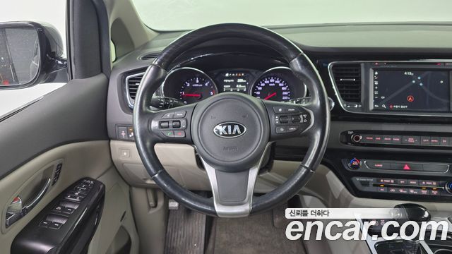 Kia Canival 2016 — photo 13
