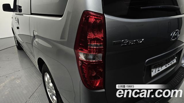 Hyundai Starex 2012 — photo 9
