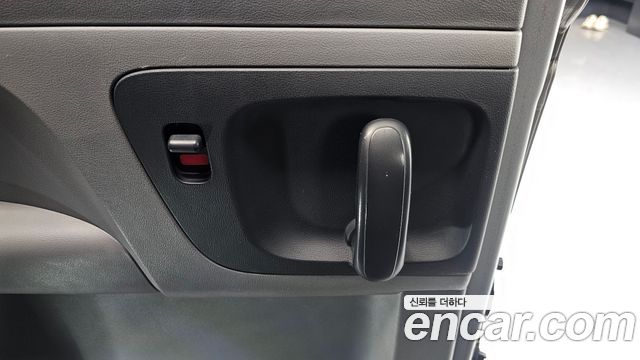 Hyundai Starex 2012 — photo 33
