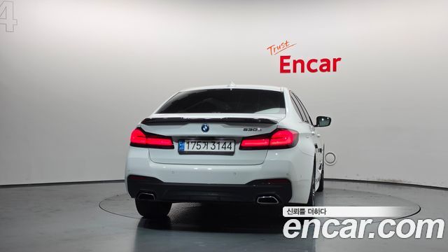 BMW 5-Series 2022 — photo 4