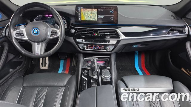 BMW 5-Series 2022 — photo 10