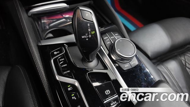 BMW 5-Series 2022 — photo 12