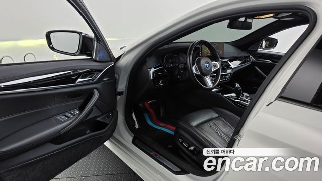 BMW 5-Series 2022 — photo 13