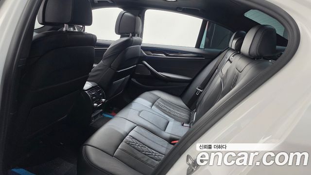 BMW 5-Series 2022 — photo 26