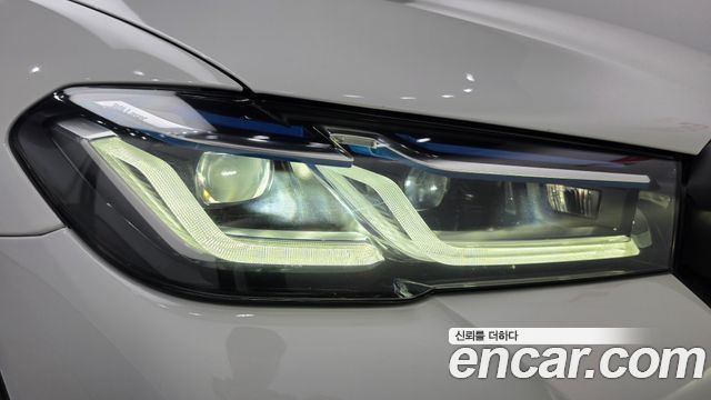 BMW 5-Series 2022 — photo 8