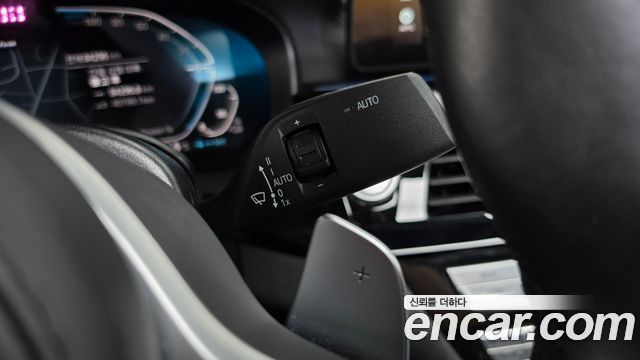 BMW 5-Series 2022 — photo 28