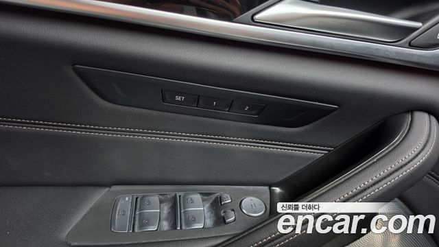 BMW 5-Series 2022 — photo 29
