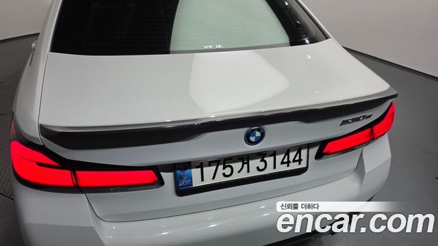 BMW 5-Series 2022 — photo 30