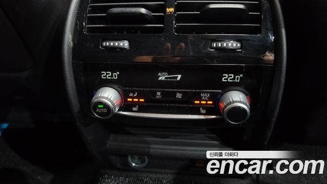 BMW 5-Series 2022 — photo 31