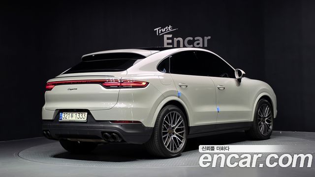 Porsche Cayenne 2022 — photo 2