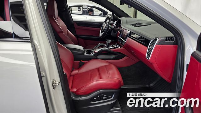 Porsche Cayenne 2022 — photo 11