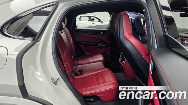 Porsche Cayenne 2022 — photo 12