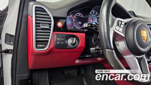 Porsche Cayenne 2022 — photo 16