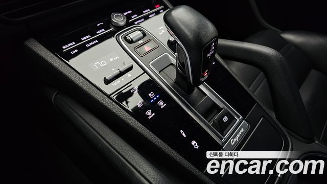 Porsche Cayenne 2020 — photo 12