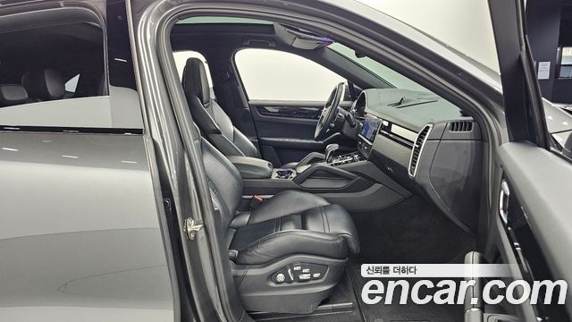 Porsche Cayenne 2020 — photo 17