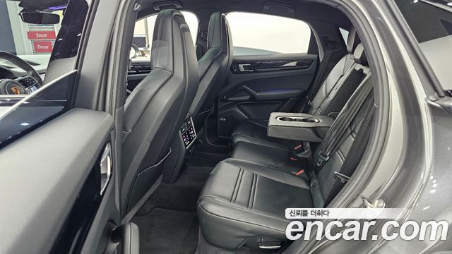 Porsche Cayenne 2020 — photo 18