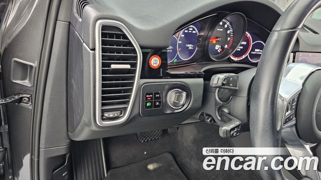 Porsche Cayenne 2020 — photo 22