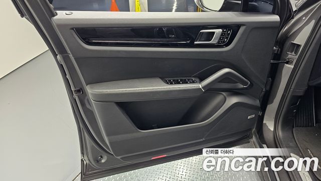 Porsche Cayenne 2020 — photo 14