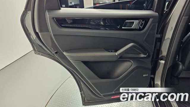 Porsche Cayenne 2020 — photo 15