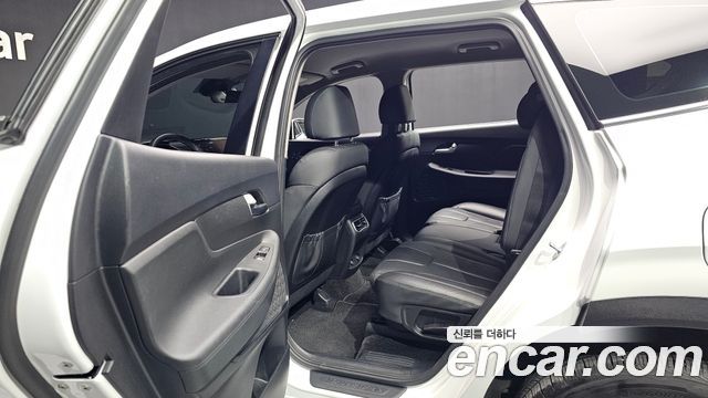Hyundai Santafe 2023 — photo 17