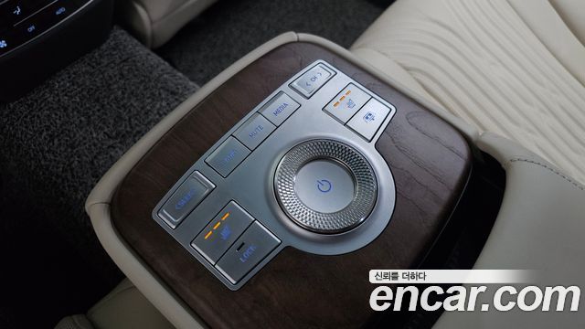 Genesis G80 2022 — photo 24