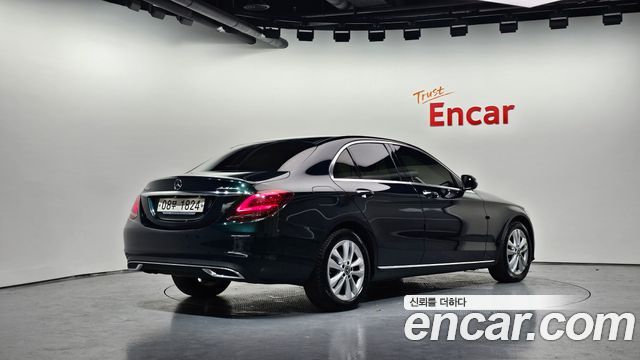 Mercedes-Benz C-Class 2019 — photo 2
