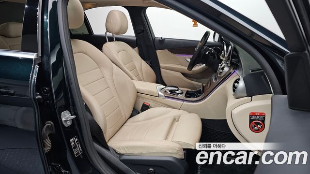 Mercedes-Benz C-Class 2019 — photo 11