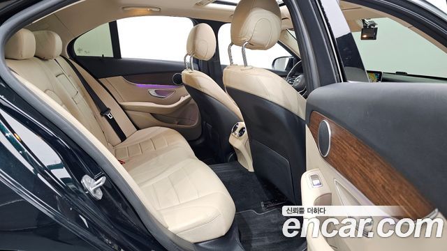 Mercedes-Benz C-Class 2019 — photo 12