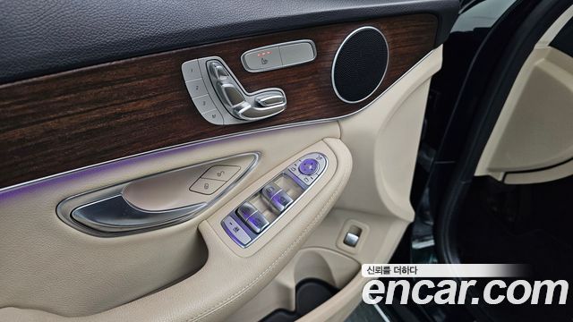 Mercedes-Benz C-Class 2019 — photo 13