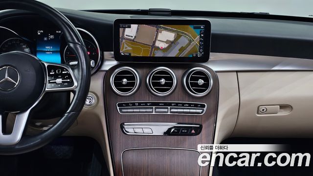 Mercedes-Benz C-Class 2019 — photo 16
