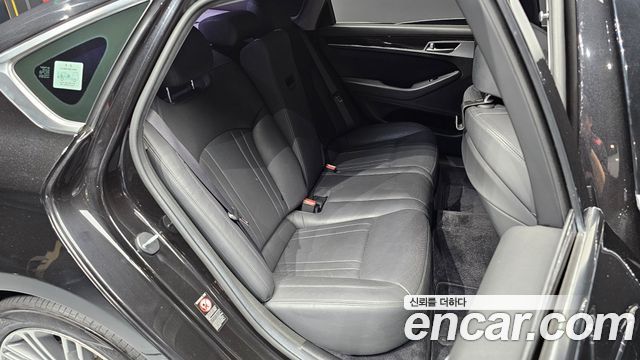 Genesis G80 2018 — photo 17
