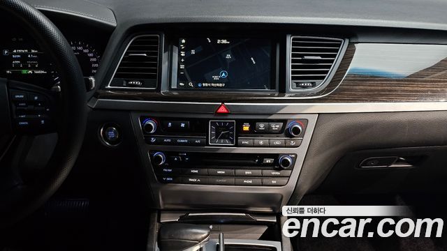 Genesis G80 2018 — photo 20