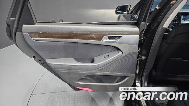 Genesis G80 2018 — photo 15